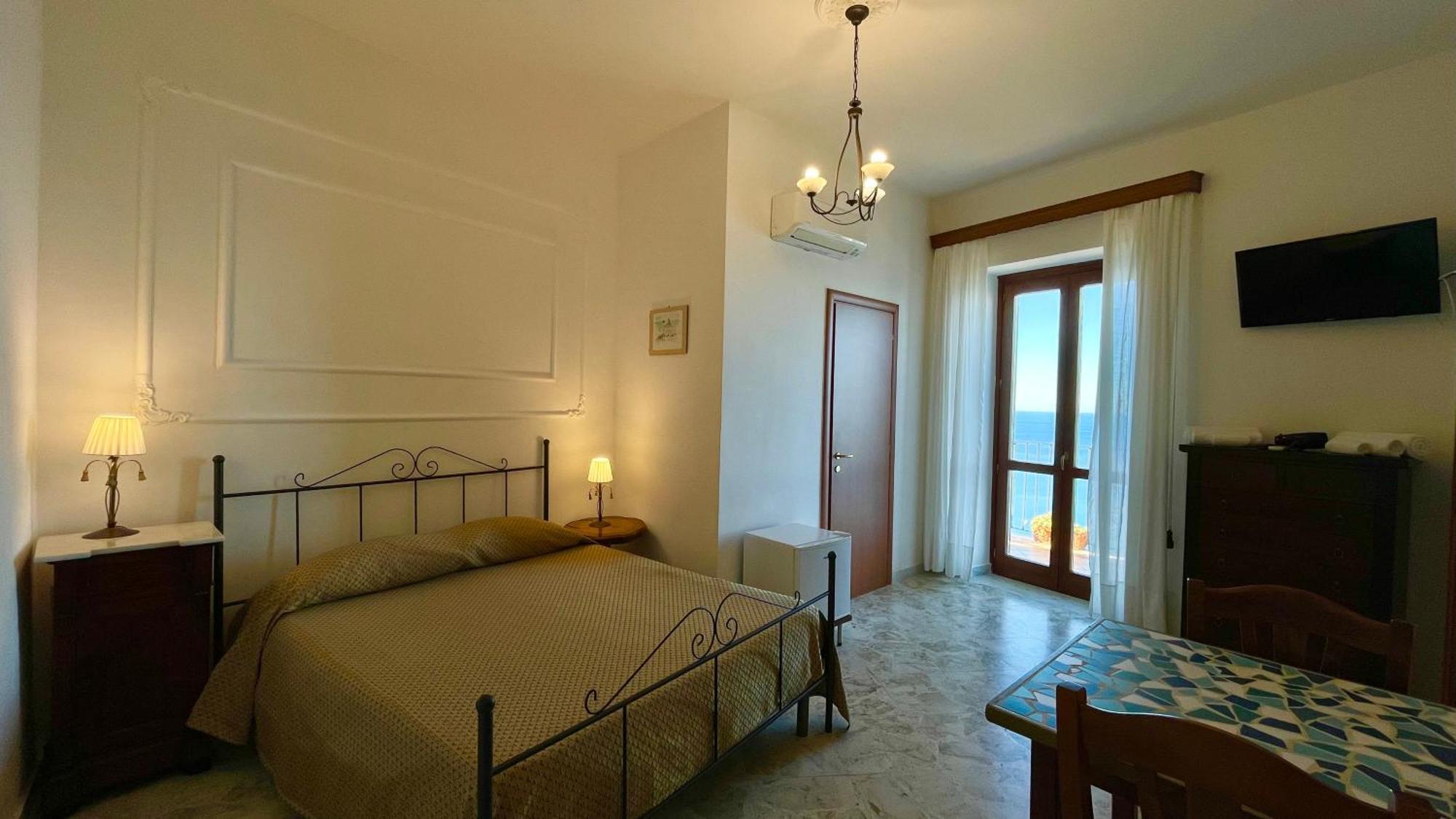 Bed and Breakfast Residenza Porta Di Mare à Castellabate Extérieur photo