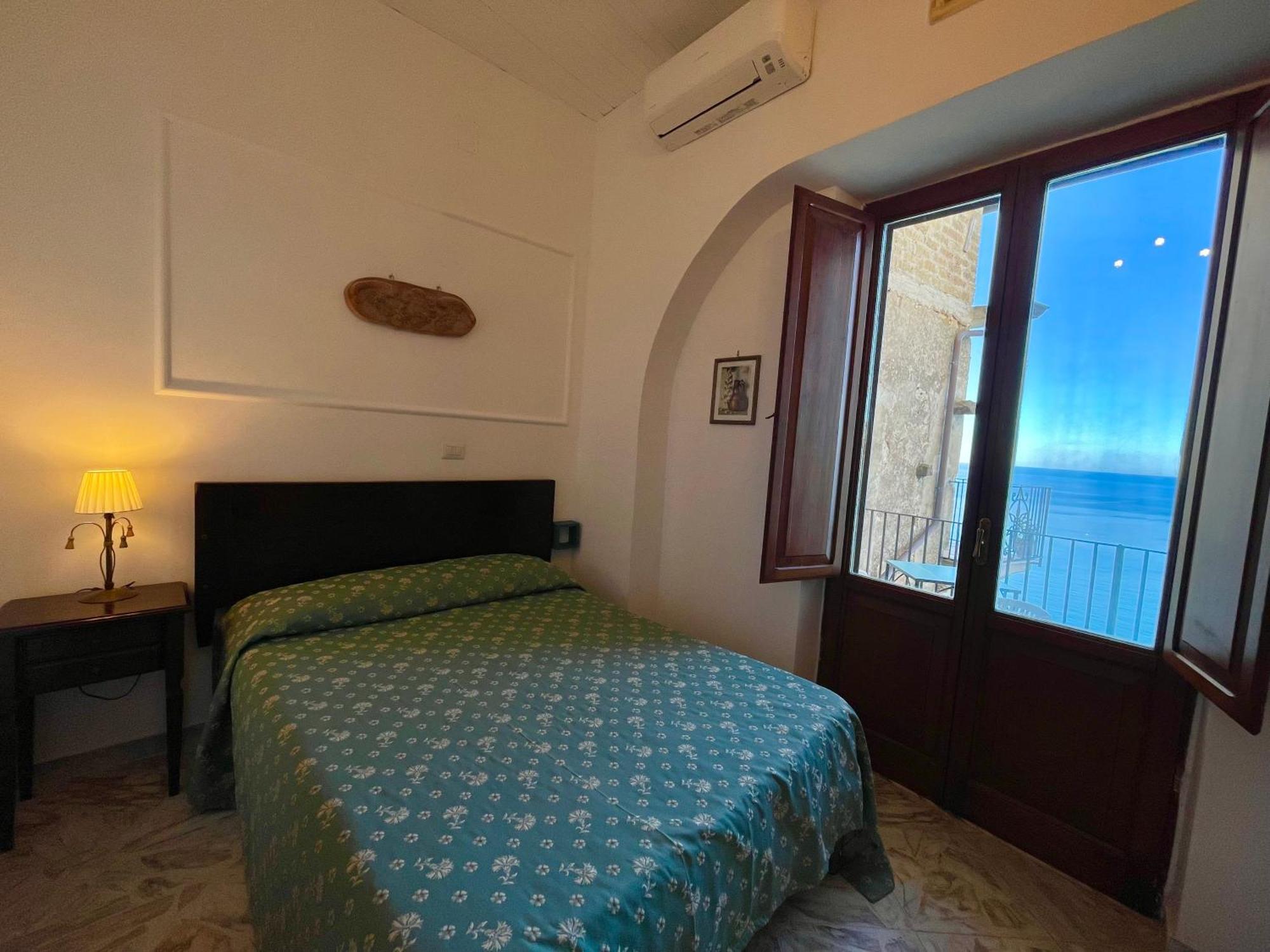 Bed and Breakfast Residenza Porta Di Mare à Castellabate Extérieur photo